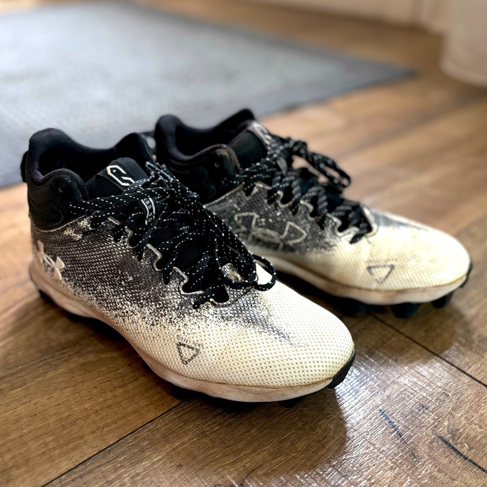 Under Armour Cleats Youth Size 6